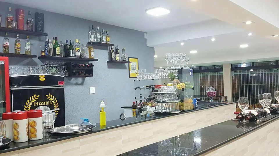 Balcão e bar da Pizzaria Primeira Estação